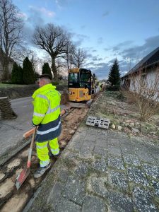 Mitarbeiter der GeBA Baustein GmbH bei Straßenbauarbeiten